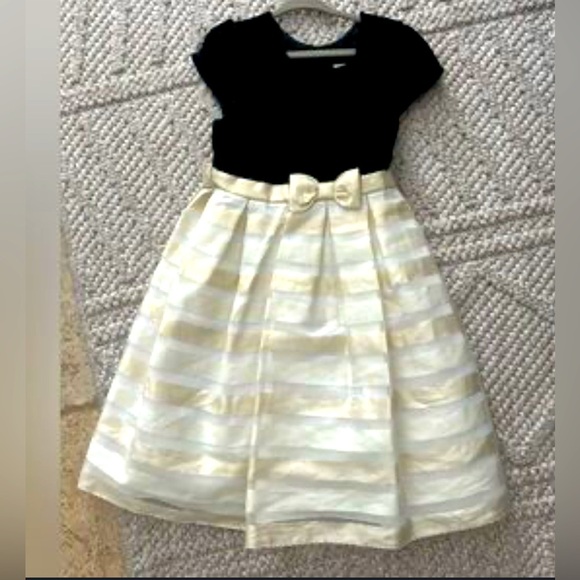 Jonathan Michelle dress size 12
17” across chest pit to pit loose on the waist - Picture 2 of 14